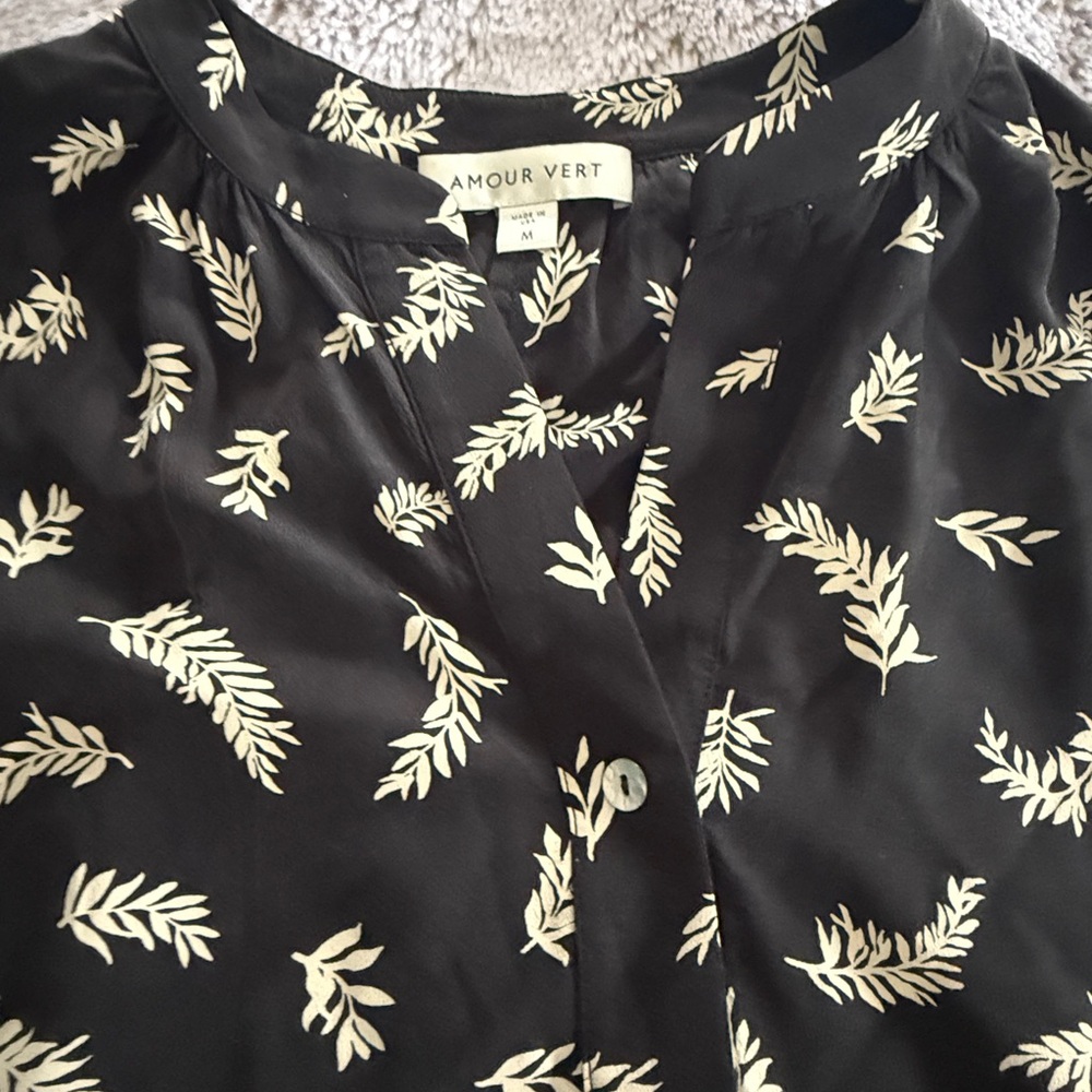Amour Vert Black silk top with cream leaf pattern size medium